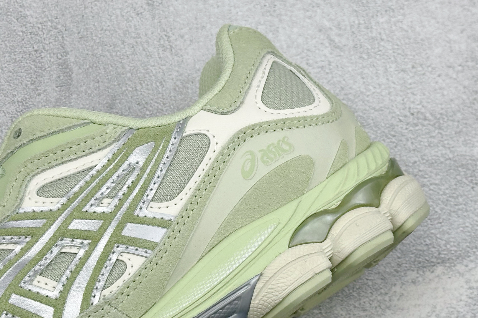 Asics Gel-NYC 亚瑟士 防滑耐磨 休闲运动鞋 采用双层提花网面设计 提高包裹性和透气性 后跟搭载稳定系统科技 Asics Gel-NYC 亚瑟士 防滑耐磨 休闲运动鞋 采用双层提花网面设计 提高包裹性和透气性 后跟搭载稳定系统科技