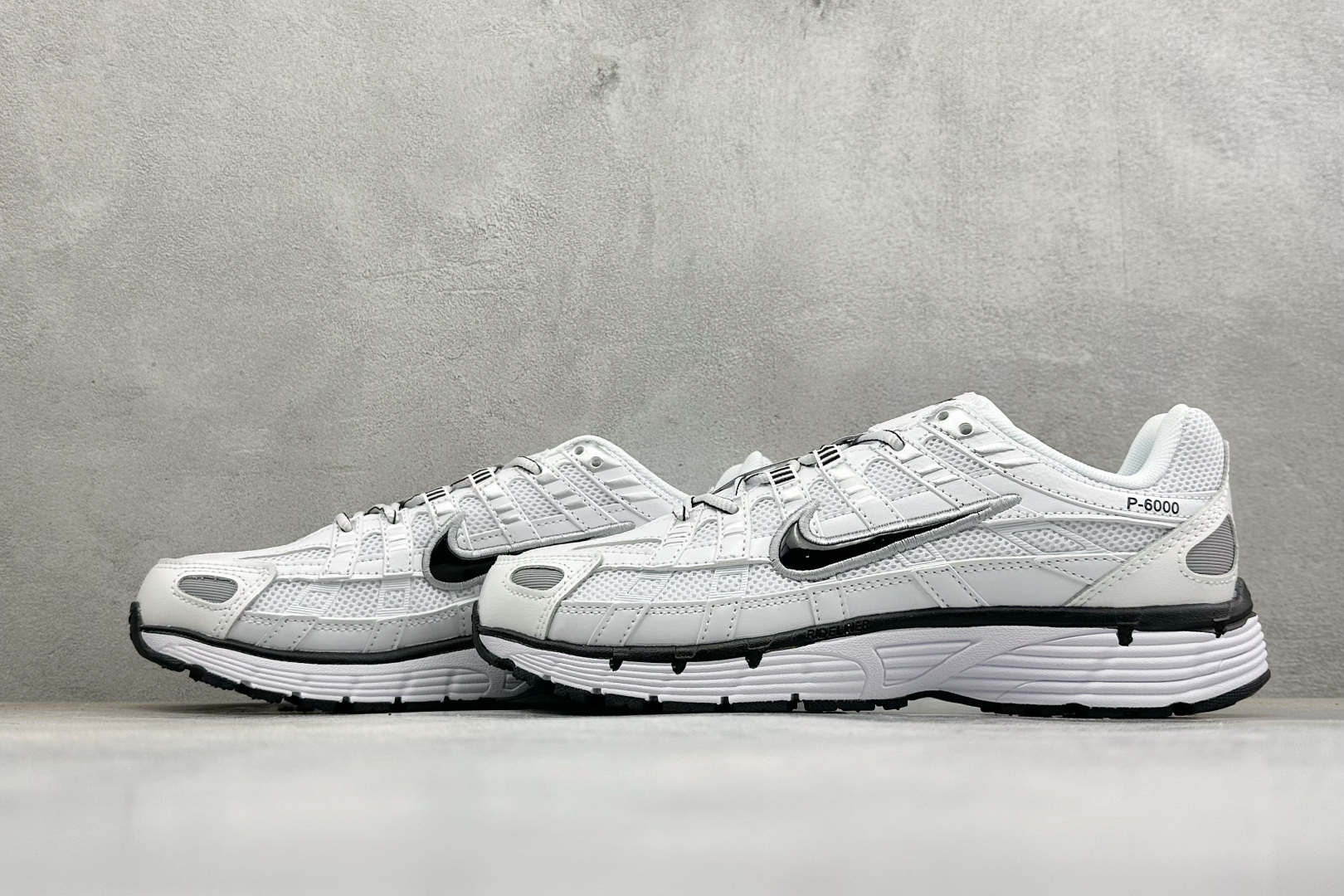Nike P-6000 耐克低帮休闲城市通勤跑步鞋 采用透气网眼布搭配皮革和合成材质覆面 再现早期鞋款外观 活力配色打造 Nike P-6000 耐克低帮休闲城市通勤跑步鞋 采用透气网眼布搭配皮革和合成材质覆面 再现早期鞋款外观 活力配色打造