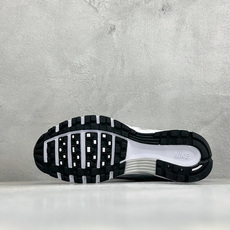 Nike P-6000 耐克低帮休闲城市通勤跑步鞋 采用透气网眼布搭配皮革和合成材质覆面 再现早期鞋款外观 活力配色打造 Nike P-6000 耐克低帮休闲城市通勤跑步鞋 采用透气网眼布搭配皮革和合成材质覆面 再现早期鞋款外观 活力配色打造