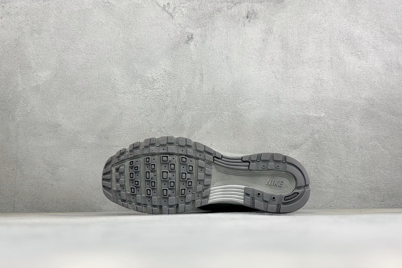 NIKE P-9000 复古休闲 耐克 低帮休闲城市通勤跑步鞋 货号: IZ4751-003 尺码: 36-45没半码 