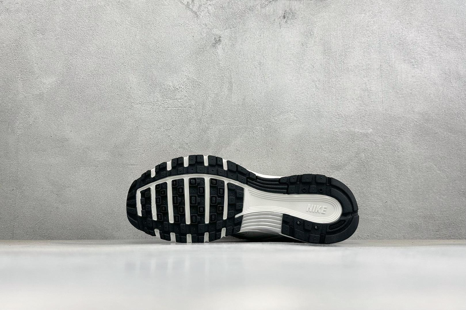 NIKE P-9000 复古休闲 耐克 低帮休闲城市通勤跑步鞋 货号: IZ4752-002 尺码: 36-45没半码 