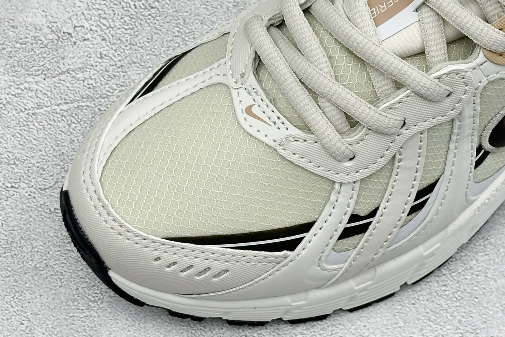 NIKE P-9000 复古休闲 耐克 低帮休闲城市通勤跑步鞋 货号: IZ4752-002 尺码: 36-45没半码 
