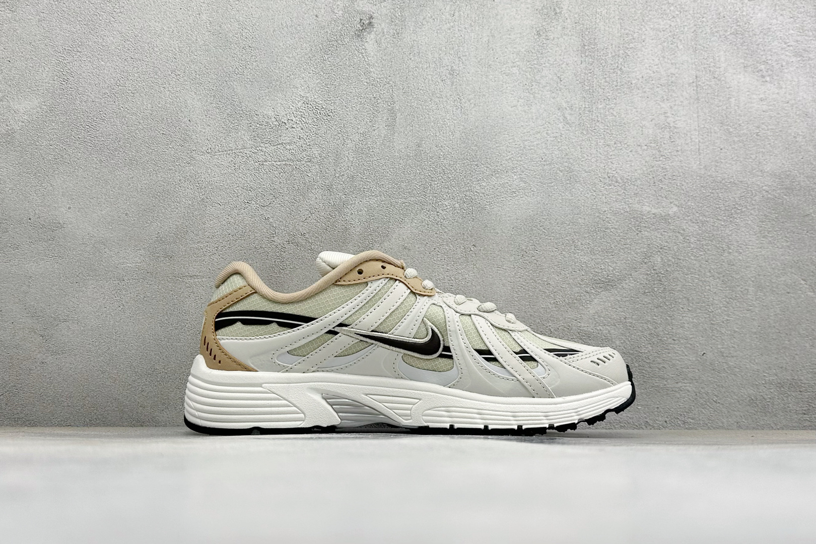 NIKE P-9000 复古休闲 耐克 低帮休闲城市通勤跑步鞋 货号: IZ4752-002 尺码: 36-45没半码 