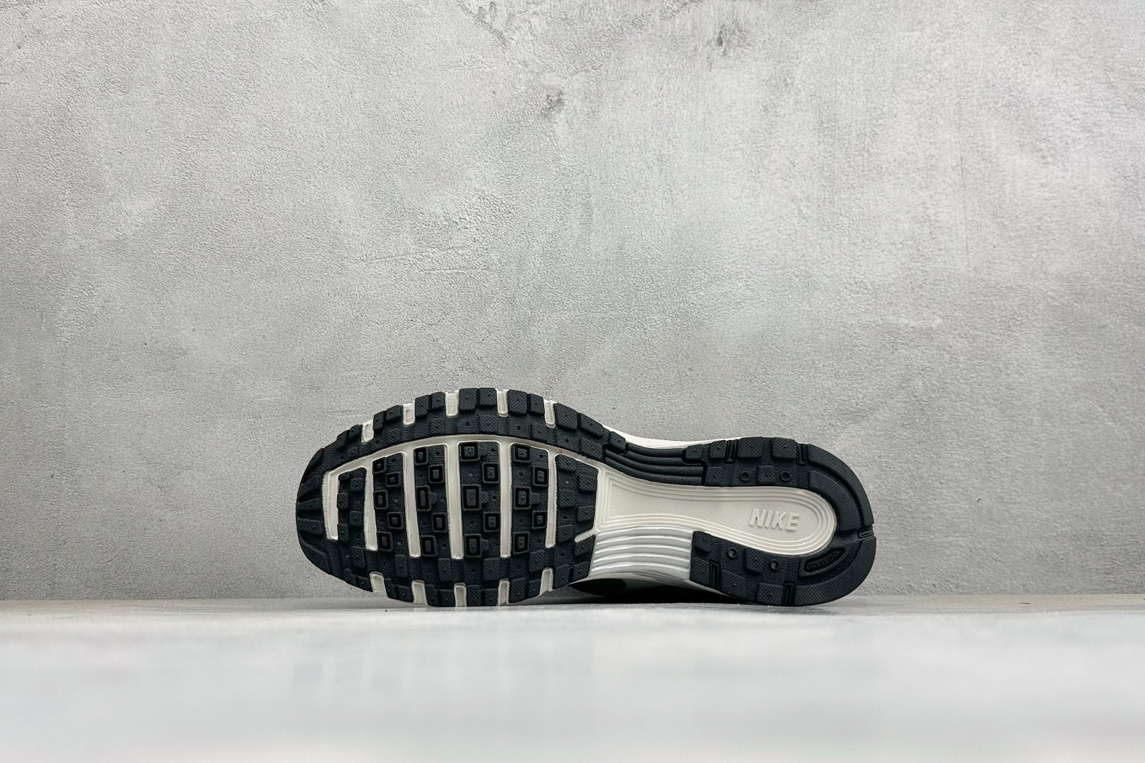 NIKE P-9000 复古休闲 耐克 低帮休闲城市通勤跑步鞋 货号: IZ4752-300 尺码: 36-45没半码 