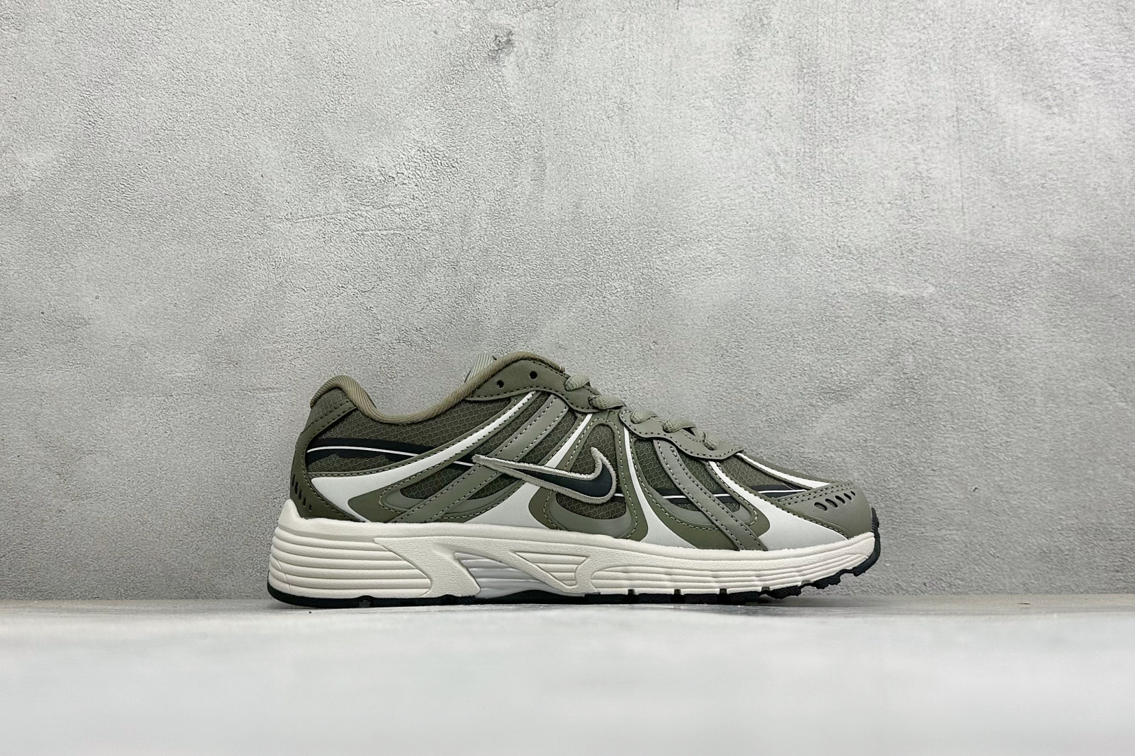 NIKE P-9000 复古休闲 耐克 低帮休闲城市通勤跑步鞋 货号: IZ4752-300 尺码: 36-45没半码 