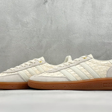 Adidas Handball Spezial 阿迪达斯经典款 复古休闲板鞋 全鞋采用反毛皮制作 牛筋耐磨大底 承载青春 Adidas Handball Spezial 阿迪达斯经典款 复古休闲板鞋 全鞋采用反毛皮制作 牛筋耐磨大底 承载青春
