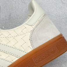 Adidas Handball Spezial 阿迪达斯经典款 复古休闲板鞋 全鞋采用反毛皮制作 牛筋耐磨大底 承载青春 Adidas Handball Spezial 阿迪达斯经典款 复古休闲板鞋 全鞋采用反毛皮制作 牛筋耐磨大底 承载青春