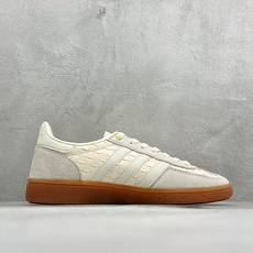 Adidas Handball Spezial 阿迪达斯经典款 复古休闲板鞋 全鞋采用反毛皮制作 牛筋耐磨大底 承载青春 Adidas Handball Spezial 阿迪达斯经典款 复古休闲板鞋 全鞋采用反毛皮制作 牛筋耐磨大底 承载青春