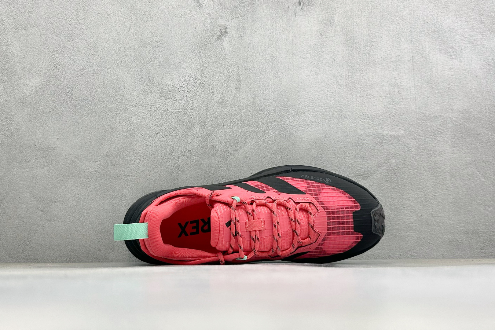 Adidas Terrex Freehiker 3 Low GTX 阿迪达斯透气缓震休闲生活鞋 货号：KI8282 尺码