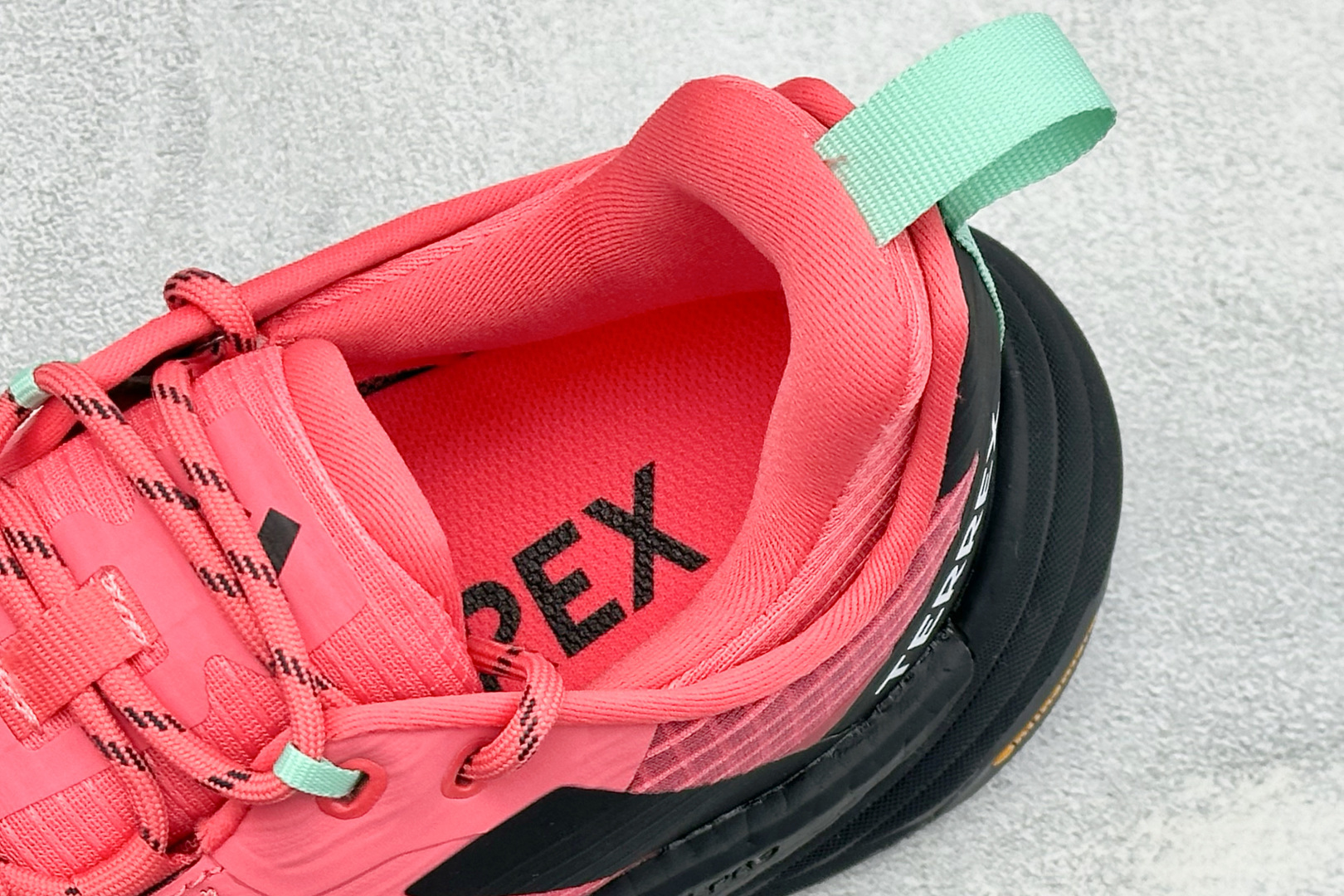 Adidas Terrex Freehiker 3 Low GTX 阿迪达斯透气缓震休闲生活鞋 货号：KI8282 尺码