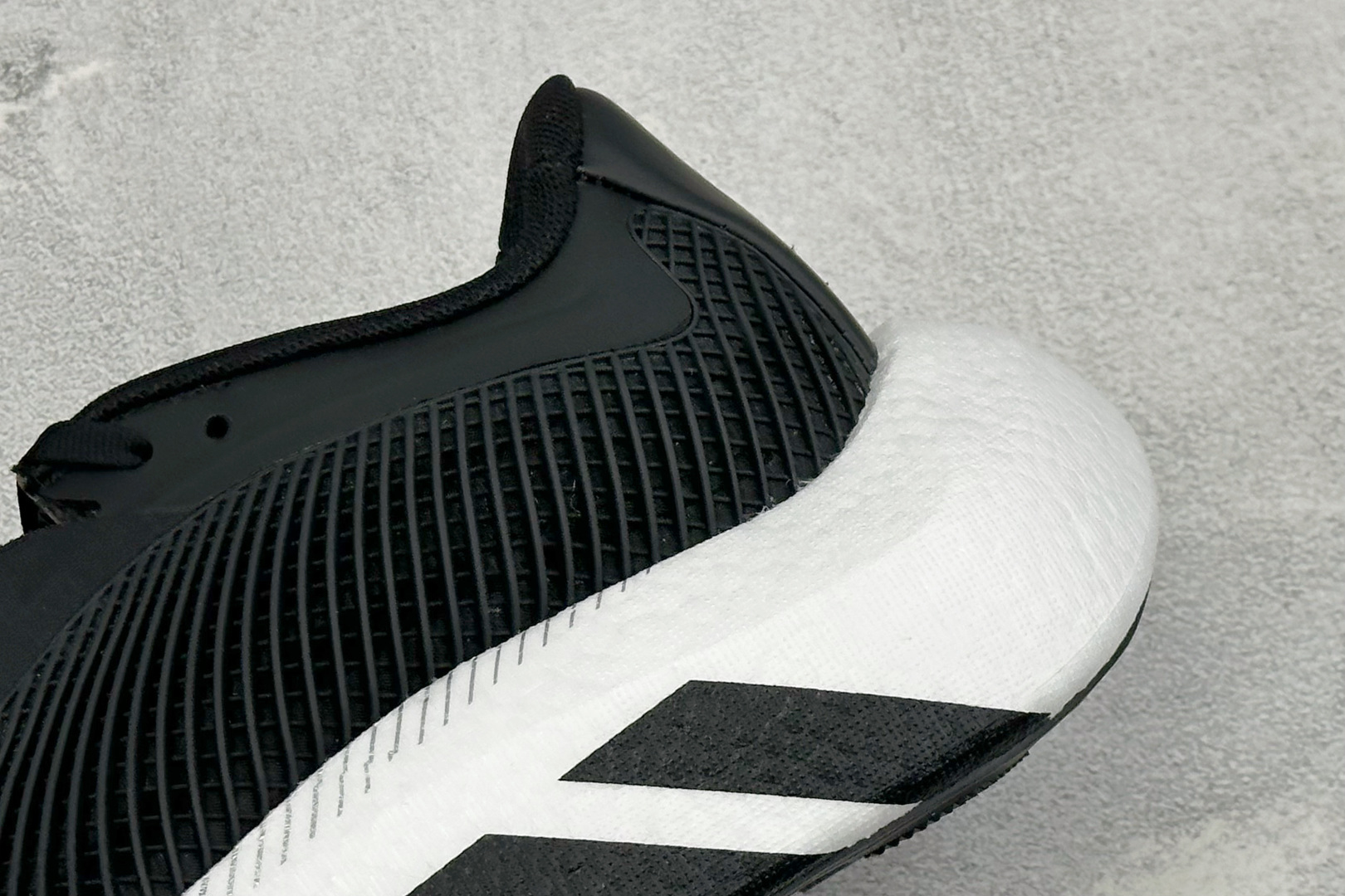 Adidas HyperBoost Edge M 阿迪达斯全新爆米花透气缓震跑步鞋 货号：LA6216 尺码：36 36