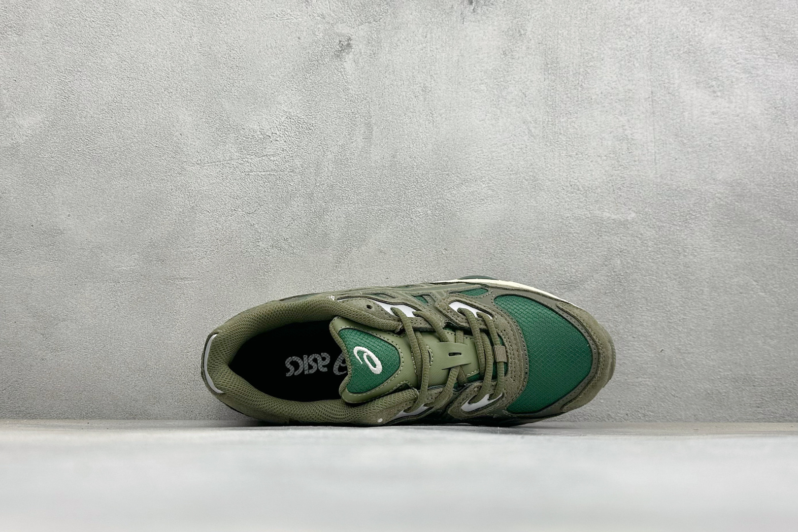 Asics Gel-NYC 亚瑟士 防滑耐磨 休闲运动鞋 采用双层提花网面设计 提高包裹性和透气性 后跟搭载稳定系统科技