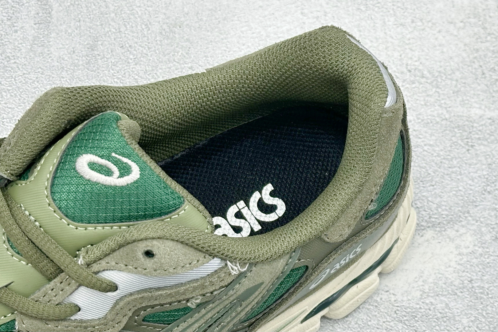 Asics Gel-NYC 亚瑟士 防滑耐磨 休闲运动鞋 采用双层提花网面设计 提高包裹性和透气性 后跟搭载稳定系统科技