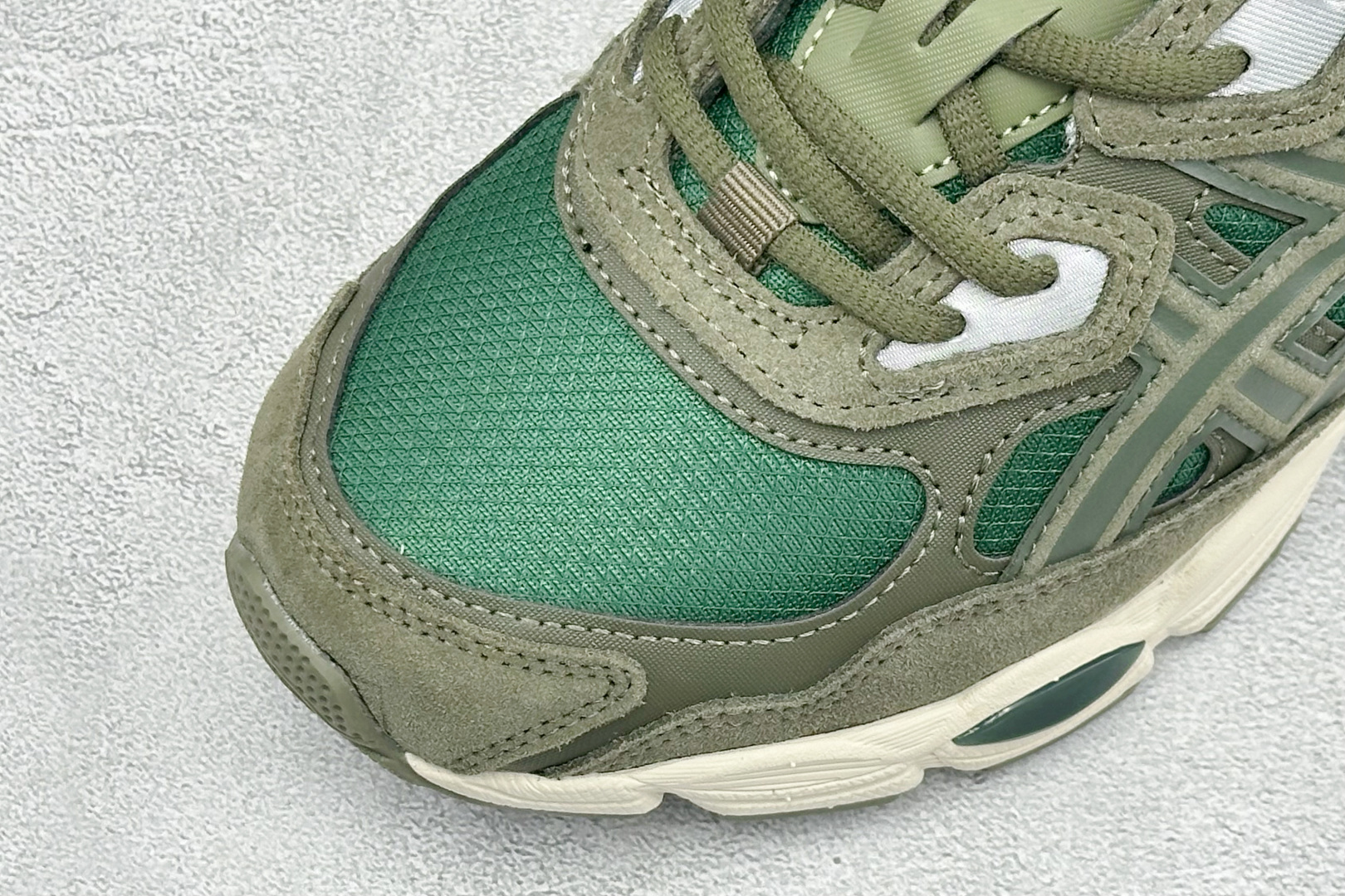 Asics Gel-NYC 亚瑟士 防滑耐磨 休闲运动鞋 采用双层提花网面设计 提高包裹性和透气性 后跟搭载稳定系统科技