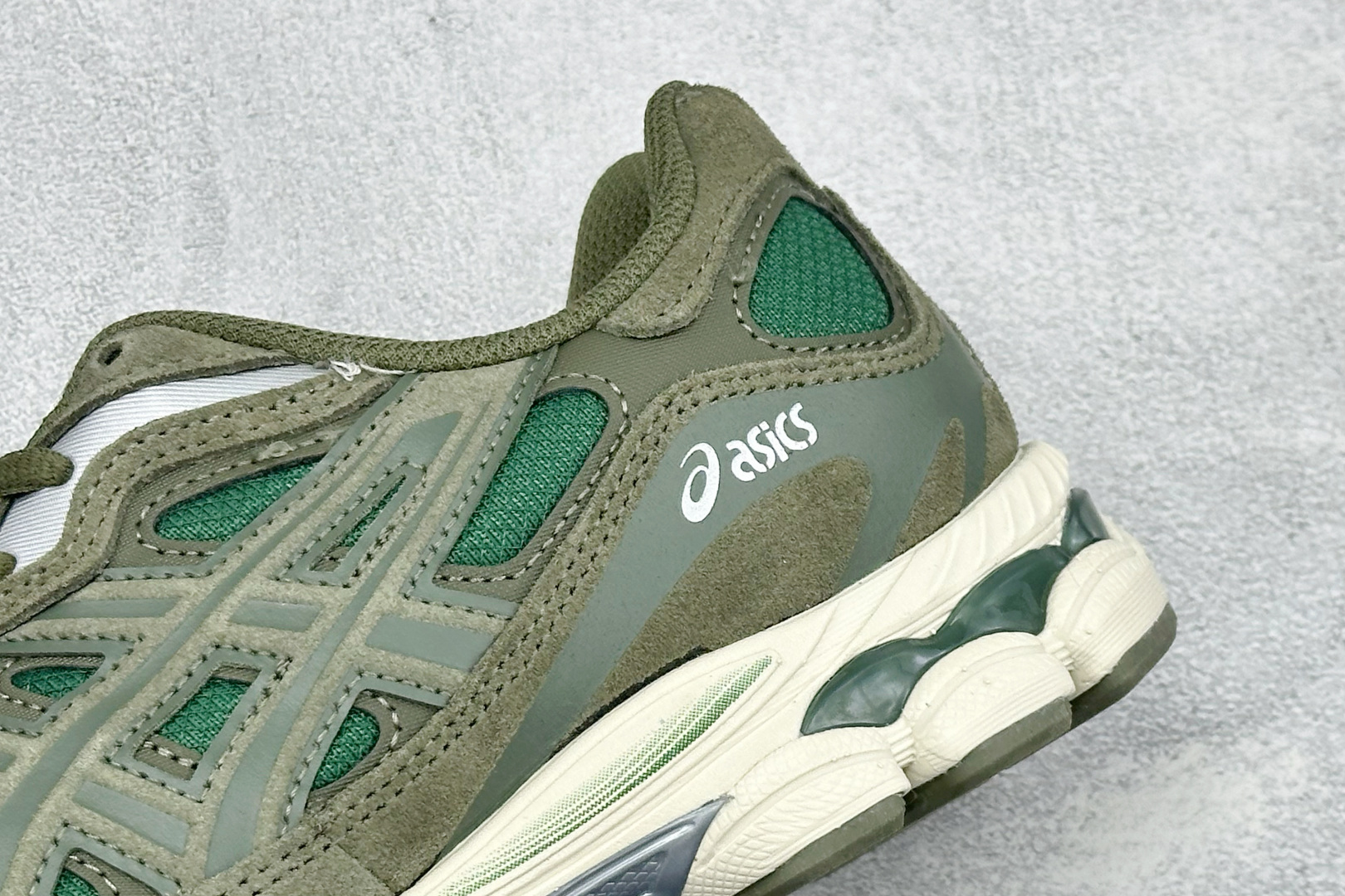 Asics Gel-NYC 亚瑟士 防滑耐磨 休闲运动鞋 采用双层提花网面设计 提高包裹性和透气性 后跟搭载稳定系统科技