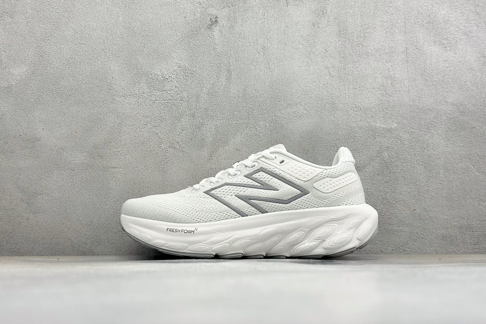 NEW BALANCE 1080V13 缓震运动鞋NB透气运动休闲跑鞋 DETAIL INFO可靠的舒适性和高性能相结合 NEW BALANCE 1080V13 缓震运动鞋NB透气运动休闲跑鞋 DETAIL INFO可靠的舒适性和高性能相结合