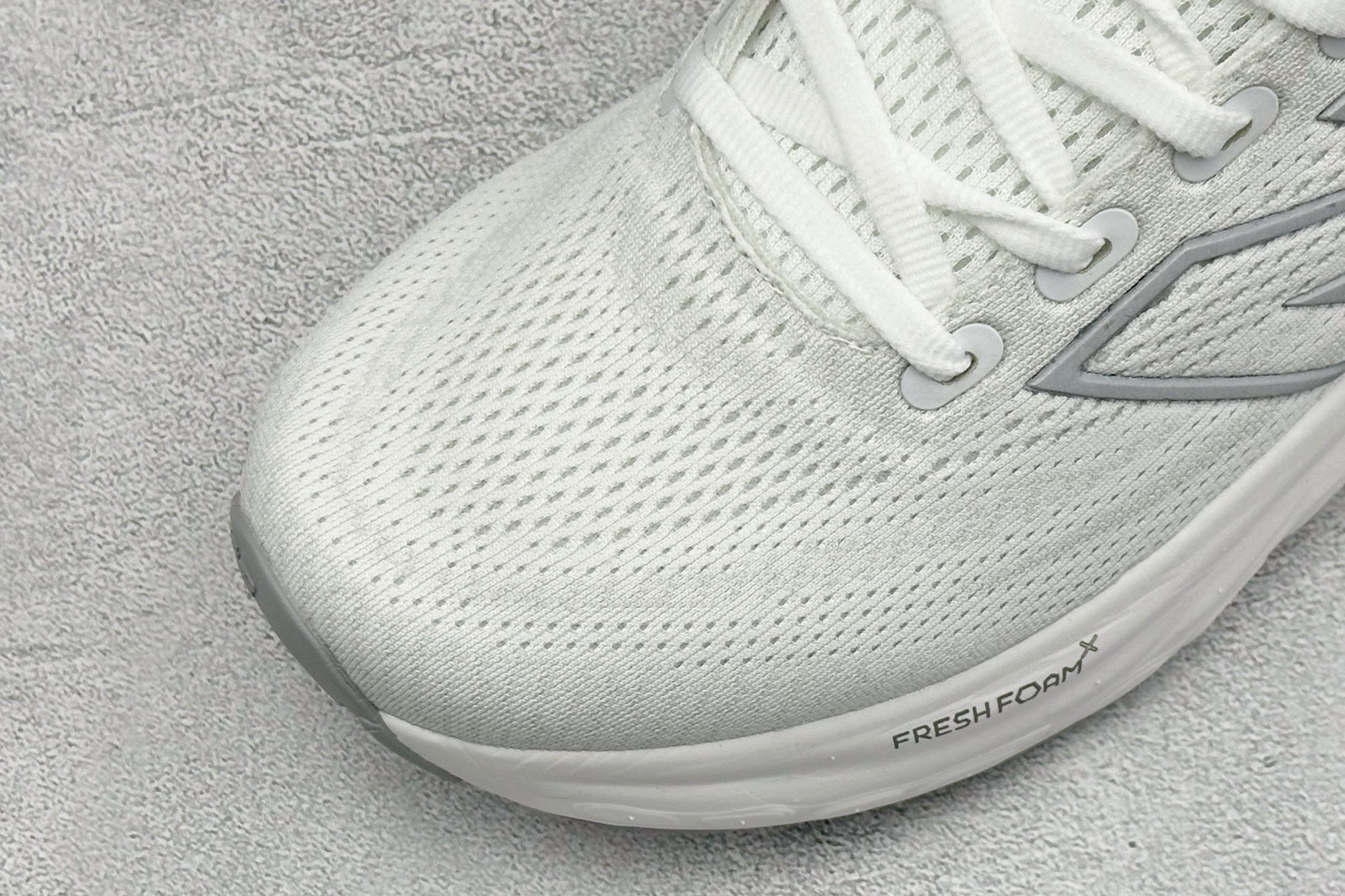 NEW BALANCE 1080V13 缓震运动鞋NB透气运动休闲跑鞋 DETAIL INFO可靠的舒适性和高性能相结合 NEW BALANCE 1080V13 缓震运动鞋NB透气运动休闲跑鞋 DETAIL INFO可靠的舒适性和高性能相结合