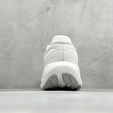 NEW BALANCE 1080V13 缓震运动鞋NB透气运动休闲跑鞋 DETAIL INFO可靠的舒适性和高性能相结合 NEW BALANCE 1080V13 缓震运动鞋NB透气运动休闲跑鞋 DETAIL INFO可靠的舒适性和高性能相结合