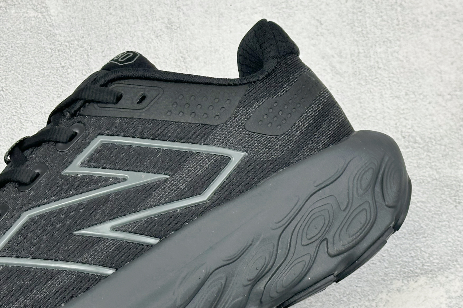 NEW BALANCE 1080V13 缓震运动鞋NB透气运动休闲跑鞋 DETAIL INFO可靠的舒适性和高性能相结合