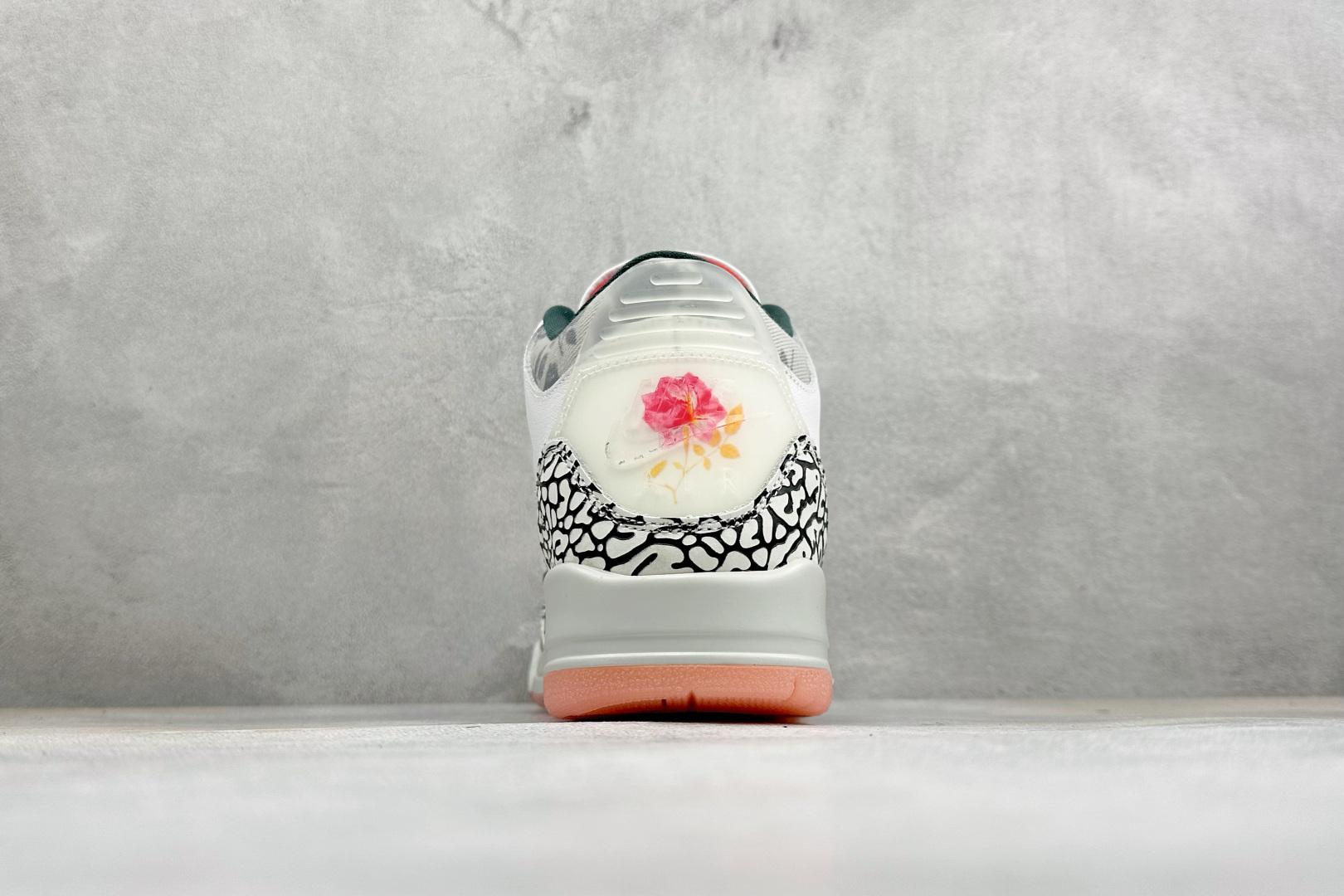 福利特价 Air Jordan 3 Retro 迈克尔·乔丹AJ3代中帮复古休闲运动文化篮球鞋 货号: HM6993-1 福利特价 Air Jordan 3 Retro 迈克尔·乔丹AJ3代中帮复古休闲运动文化篮球鞋 货号: HM6993-1
