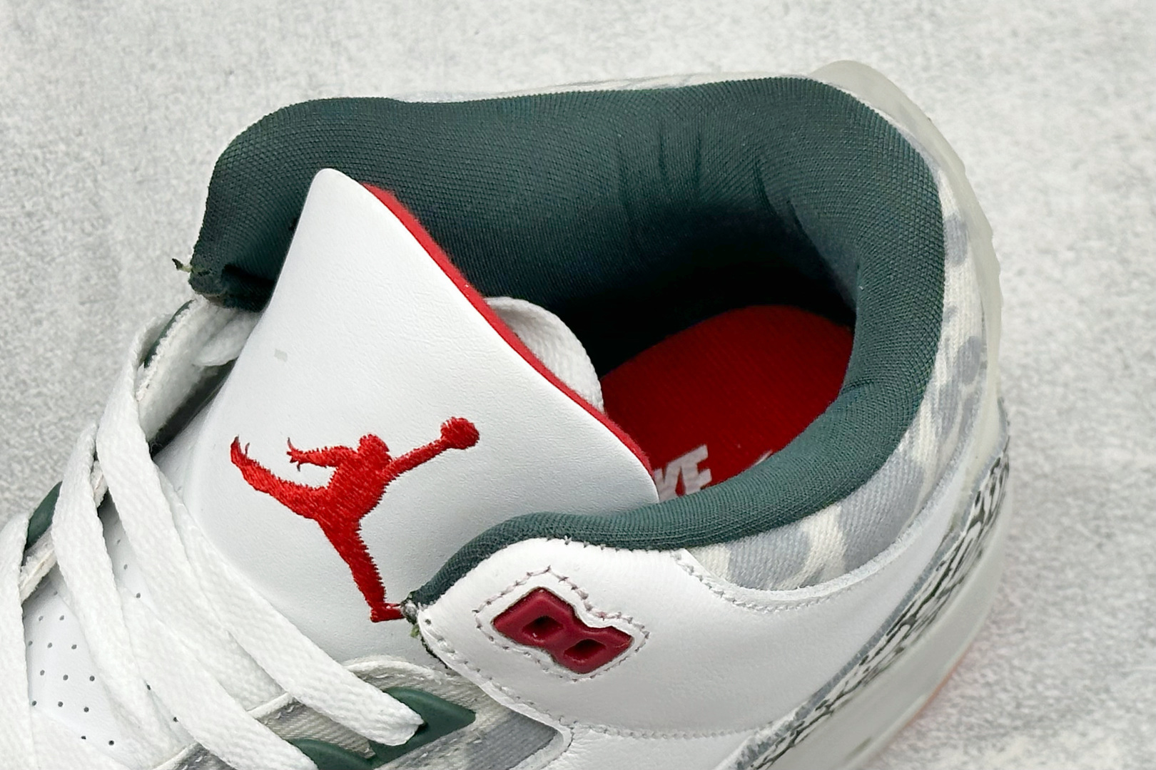 福利特价 Air Jordan 3 Retro 迈克尔·乔丹AJ3代中帮复古休闲运动文化篮球鞋 货号: HM6993-1 福利特价 Air Jordan 3 Retro 迈克尔·乔丹AJ3代中帮复古休闲运动文化篮球鞋 货号: HM6993-1