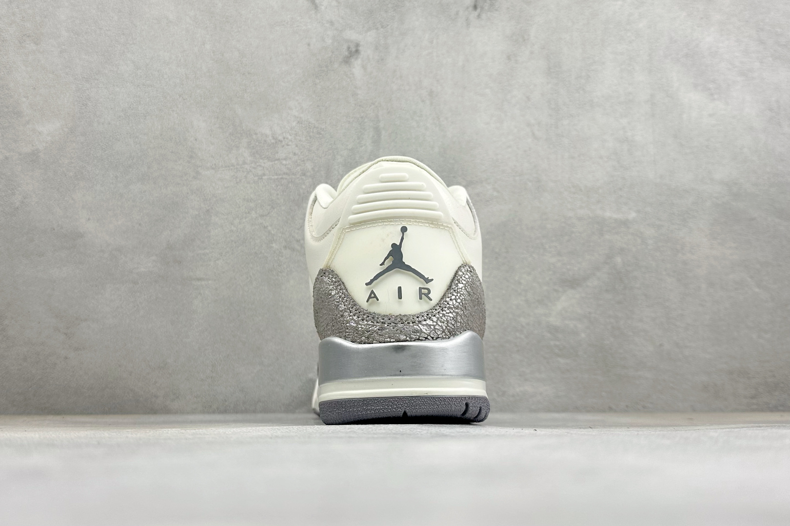 福利特价 Air Jordan 3 Retro 迈克尔·乔丹AJ3代中帮复古休闲运动文化篮球鞋 货号: CK9246-1 福利特价 Air Jordan 3 Retro 迈克尔·乔丹AJ3代中帮复古休闲运动文化篮球鞋 货号: CK9246-1