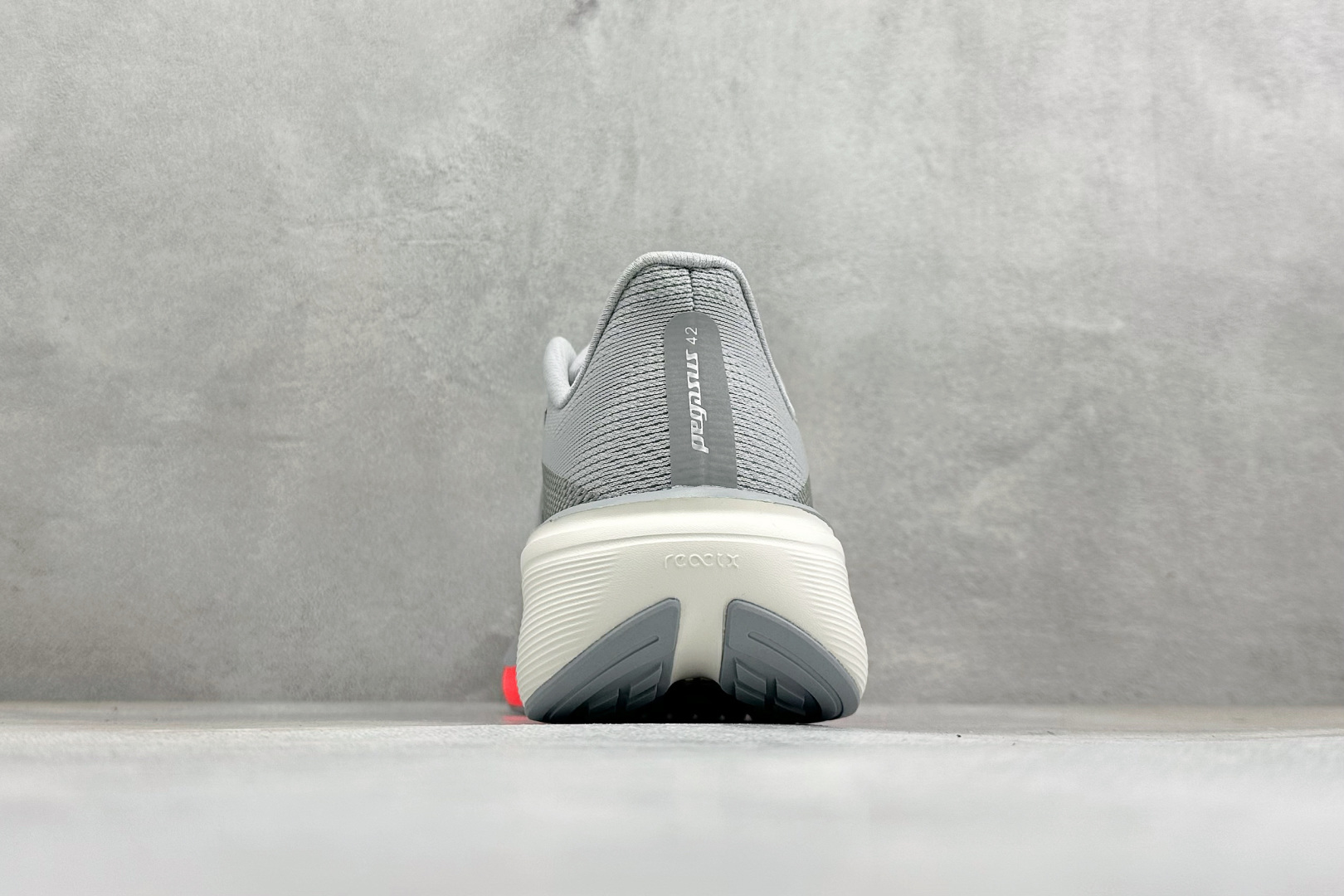 Nike Air Zoom Pegasus 42 耐克网面透气轻便耐磨跑鞋 货号:IB1873-004 尺码:36 36 Nike Air Zoom Pegasus 42 耐克网面透气轻便耐磨跑鞋 货号:IB1873-004 尺码:36 36