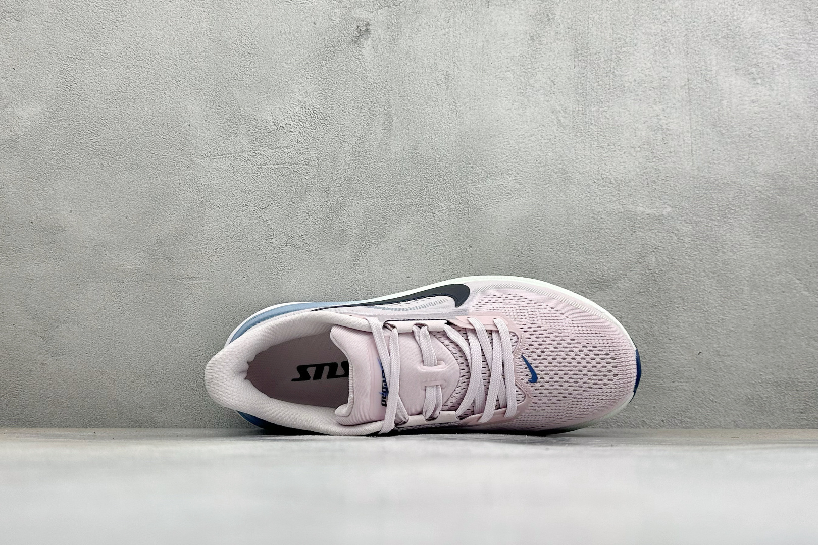 Nike Air Zoom Pegasus 42 耐克网面透气轻便耐磨跑鞋 货号:IB1881-500 尺码:36 3 Nike Air Zoom Pegasus 42 耐克网面透气轻便耐磨跑鞋 货号:IB1881-500 尺码:36 3