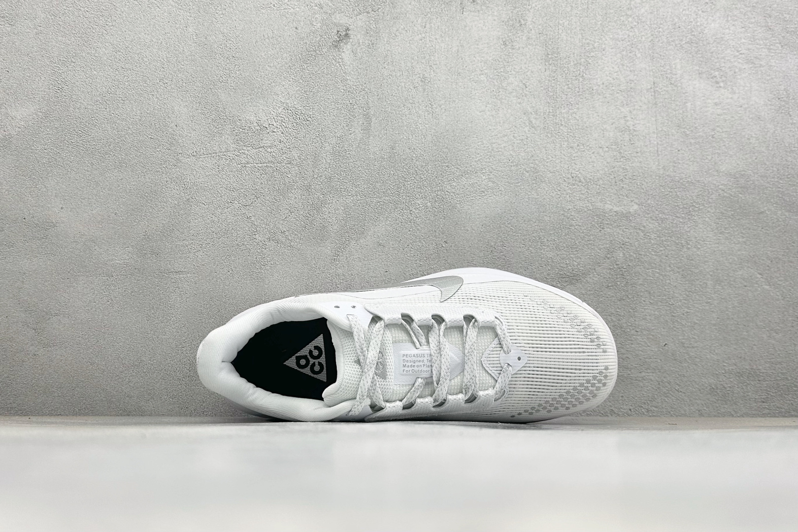 NIKE ACG PEGASUS TRAIL 网面耐磨防震跑步鞋 登月兼顾迅疾外观和稳固脚感 后跟覆面和中足动态支撑巧妙