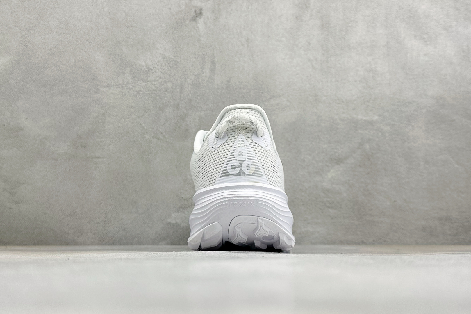 NIKE ACG PEGASUS TRAIL 网面耐磨防震跑步鞋 登月兼顾迅疾外观和稳固脚感 后跟覆面和中足动态支撑巧妙