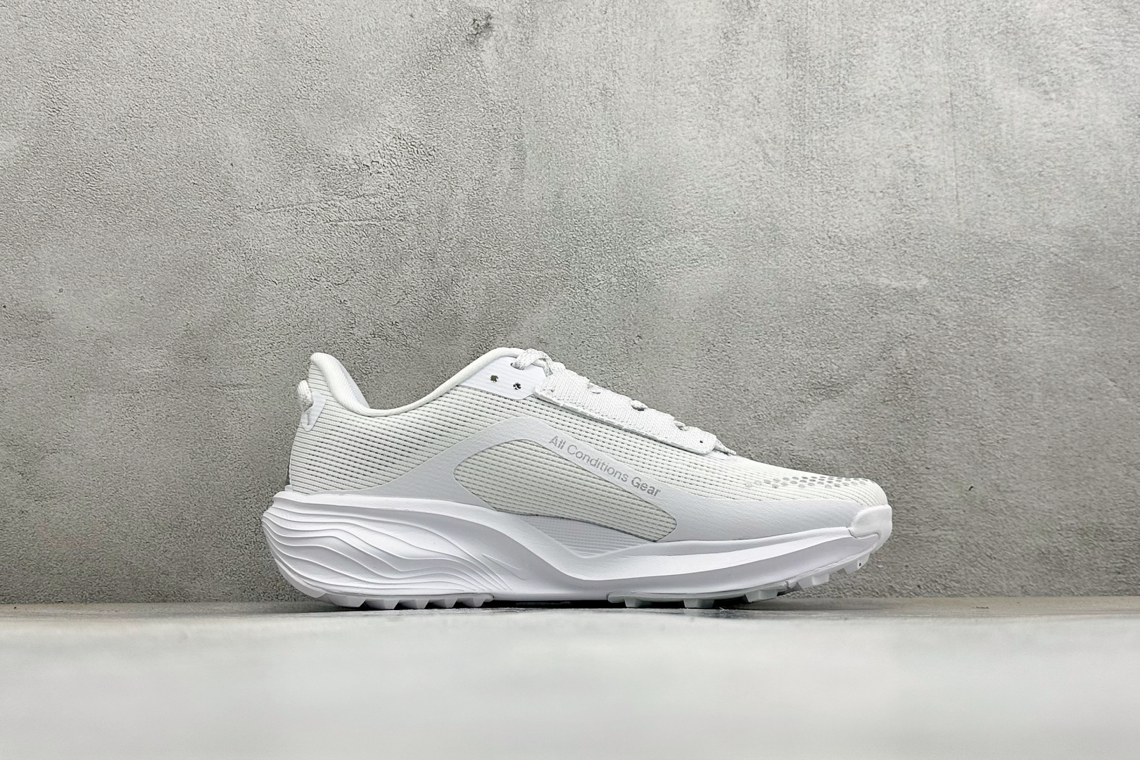 NIKE ACG PEGASUS TRAIL 网面耐磨防震跑步鞋 登月兼顾迅疾外观和稳固脚感 后跟覆面和中足动态支撑巧妙