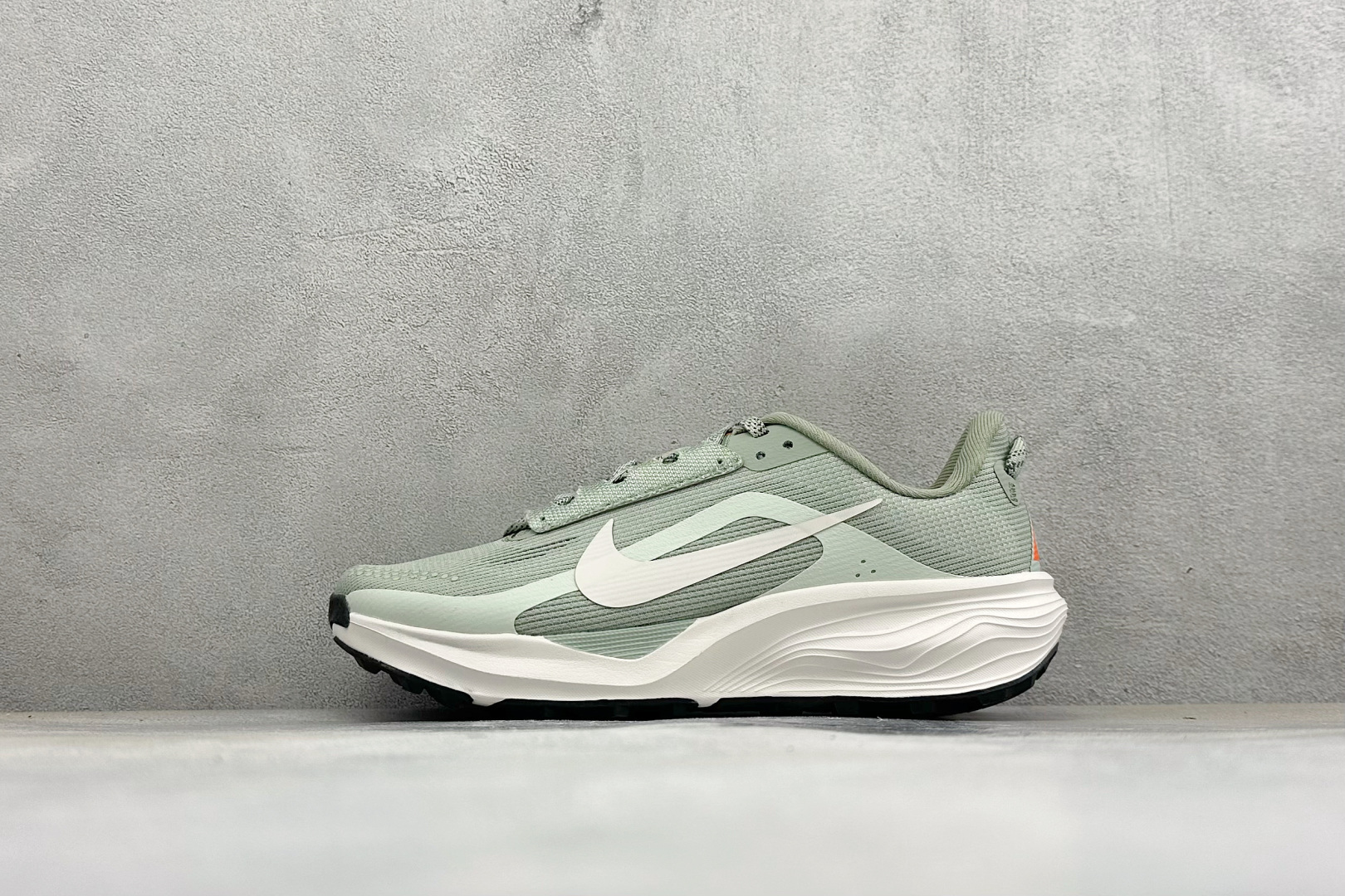 NIKE ACG PEGASUS TRAIL 网面耐磨防震跑步鞋 登月兼顾迅疾外观和稳固脚感 后跟覆面和中足动态支撑巧妙 NIKE ACG PEGASUS TRAIL 网面耐磨防震跑步鞋 登月兼顾迅疾外观和稳固脚感 后跟覆面和中足动态支撑巧妙