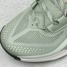 NIKE ACG PEGASUS TRAIL 网面耐磨防震跑步鞋 登月兼顾迅疾外观和稳固脚感 后跟覆面和中足动态支撑巧妙 NIKE ACG PEGASUS TRAIL 网面耐磨防震跑步鞋 登月兼顾迅疾外观和稳固脚感 后跟覆面和中足动态支撑巧妙