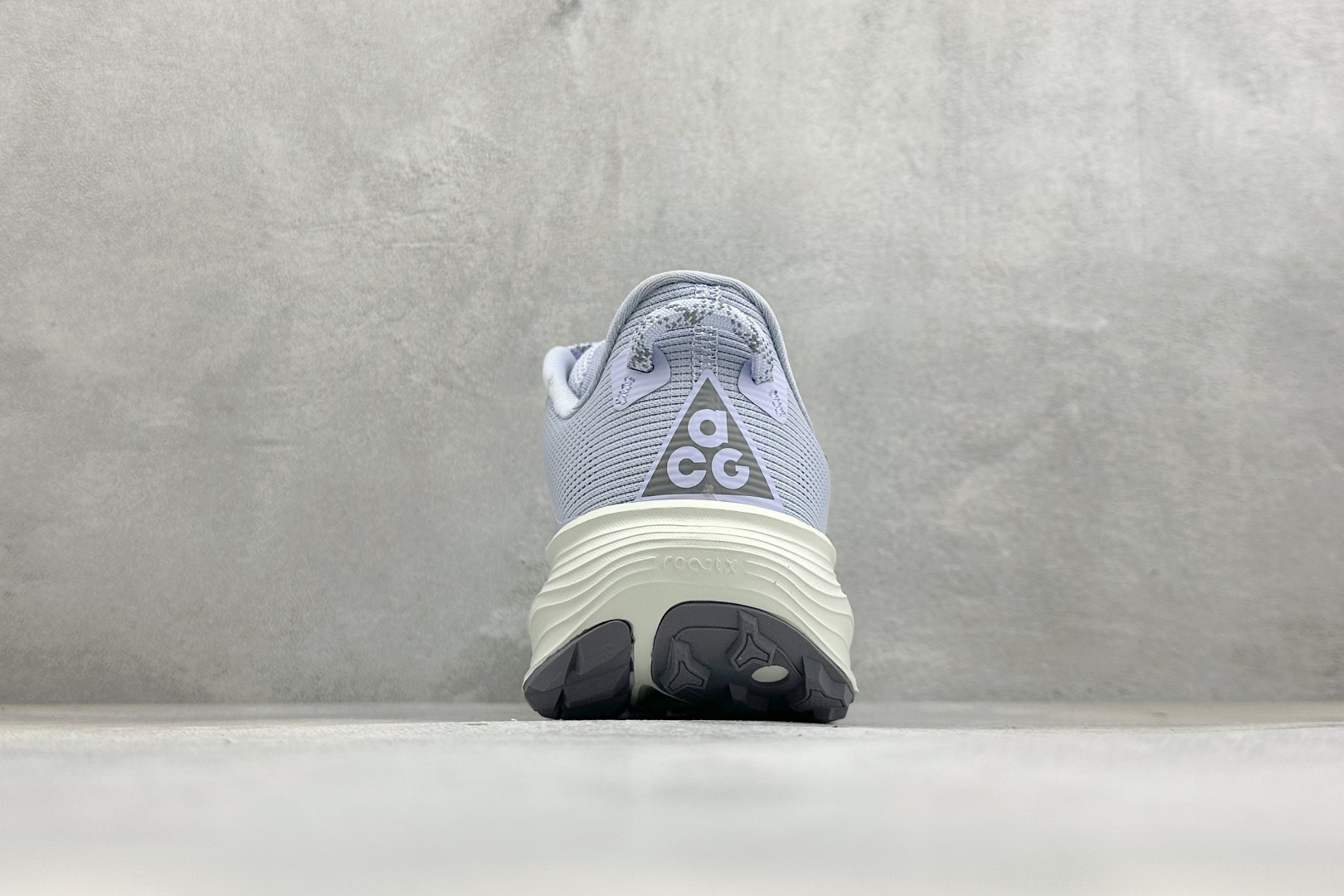NIKE ACG PEGASUS TRAIL 网面耐磨防震跑步鞋 登月兼顾迅疾外观和稳固脚感 后跟覆面和中足动态支撑巧妙