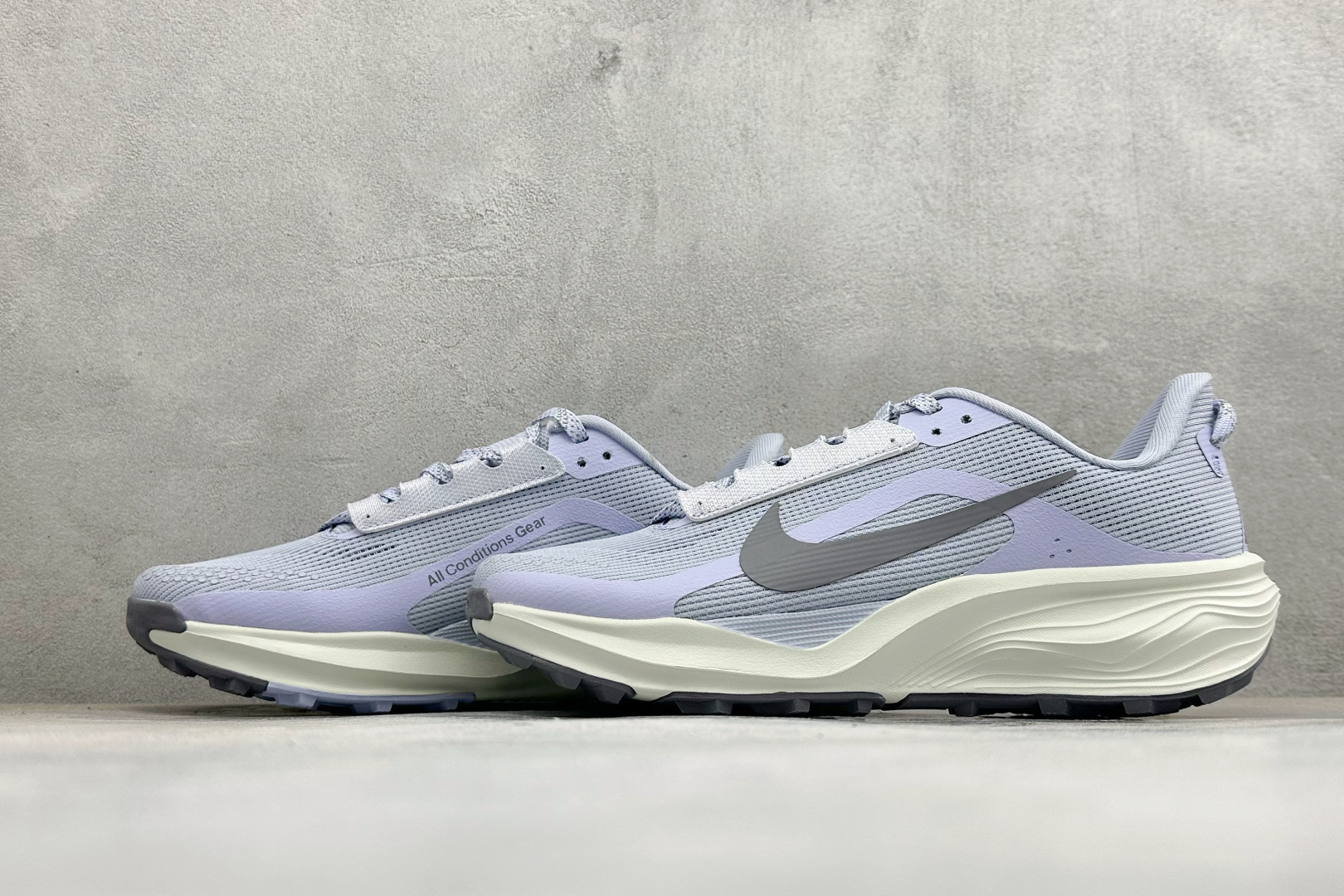 NIKE ACG PEGASUS TRAIL 网面耐磨防震跑步鞋 登月兼顾迅疾外观和稳固脚感 后跟覆面和中足动态支撑巧妙