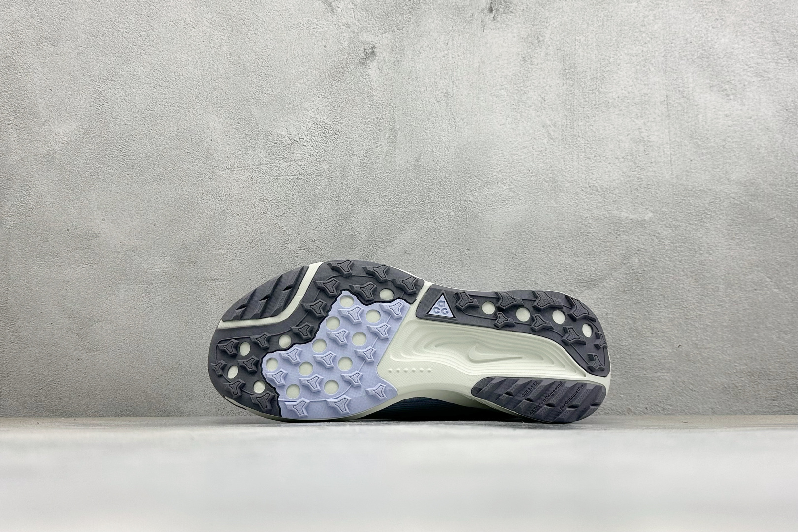 NIKE ACG PEGASUS TRAIL 网面耐磨防震跑步鞋 登月兼顾迅疾外观和稳固脚感 后跟覆面和中足动态支撑巧妙