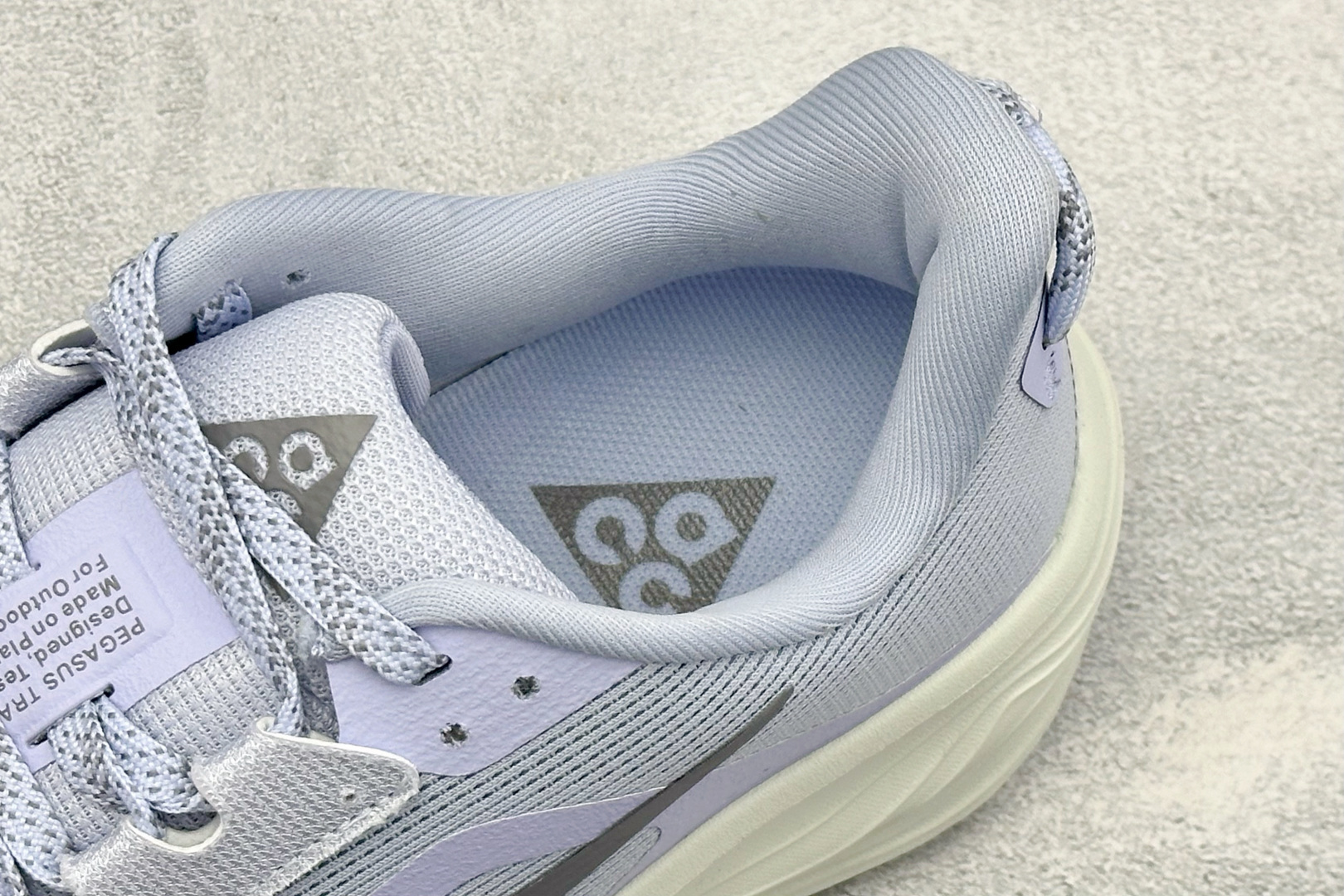 NIKE ACG PEGASUS TRAIL 网面耐磨防震跑步鞋 登月兼顾迅疾外观和稳固脚感 后跟覆面和中足动态支撑巧妙