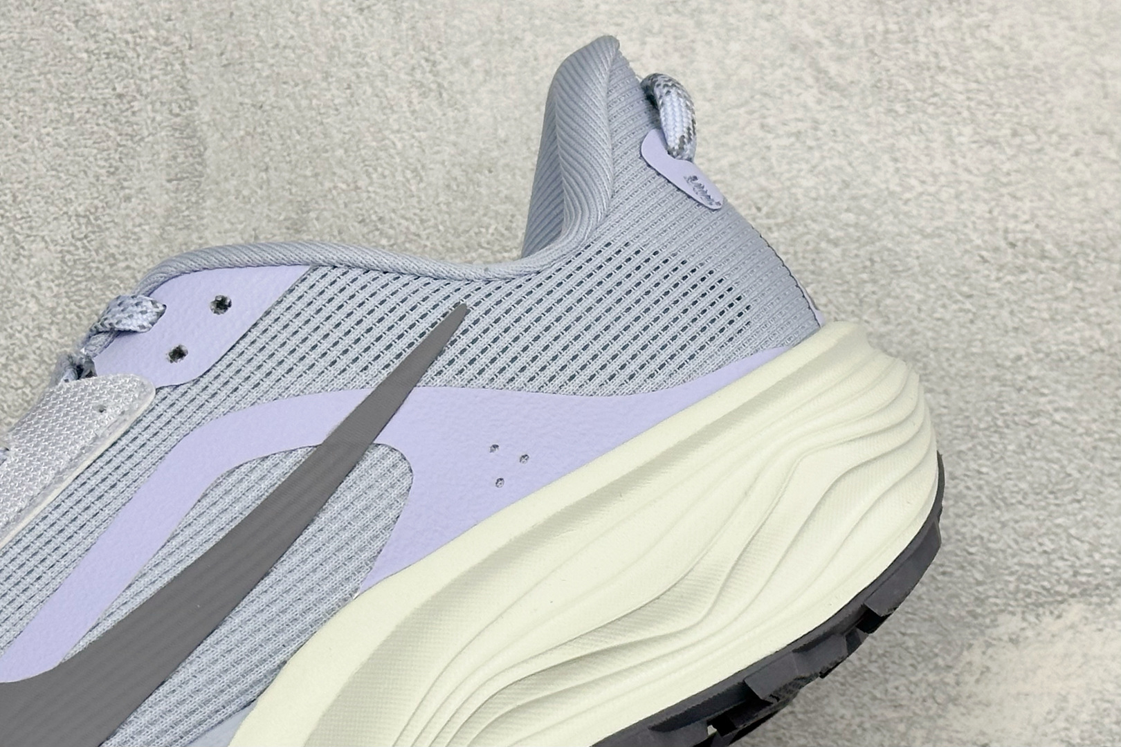NIKE ACG PEGASUS TRAIL 网面耐磨防震跑步鞋 登月兼顾迅疾外观和稳固脚感 后跟覆面和中足动态支撑巧妙