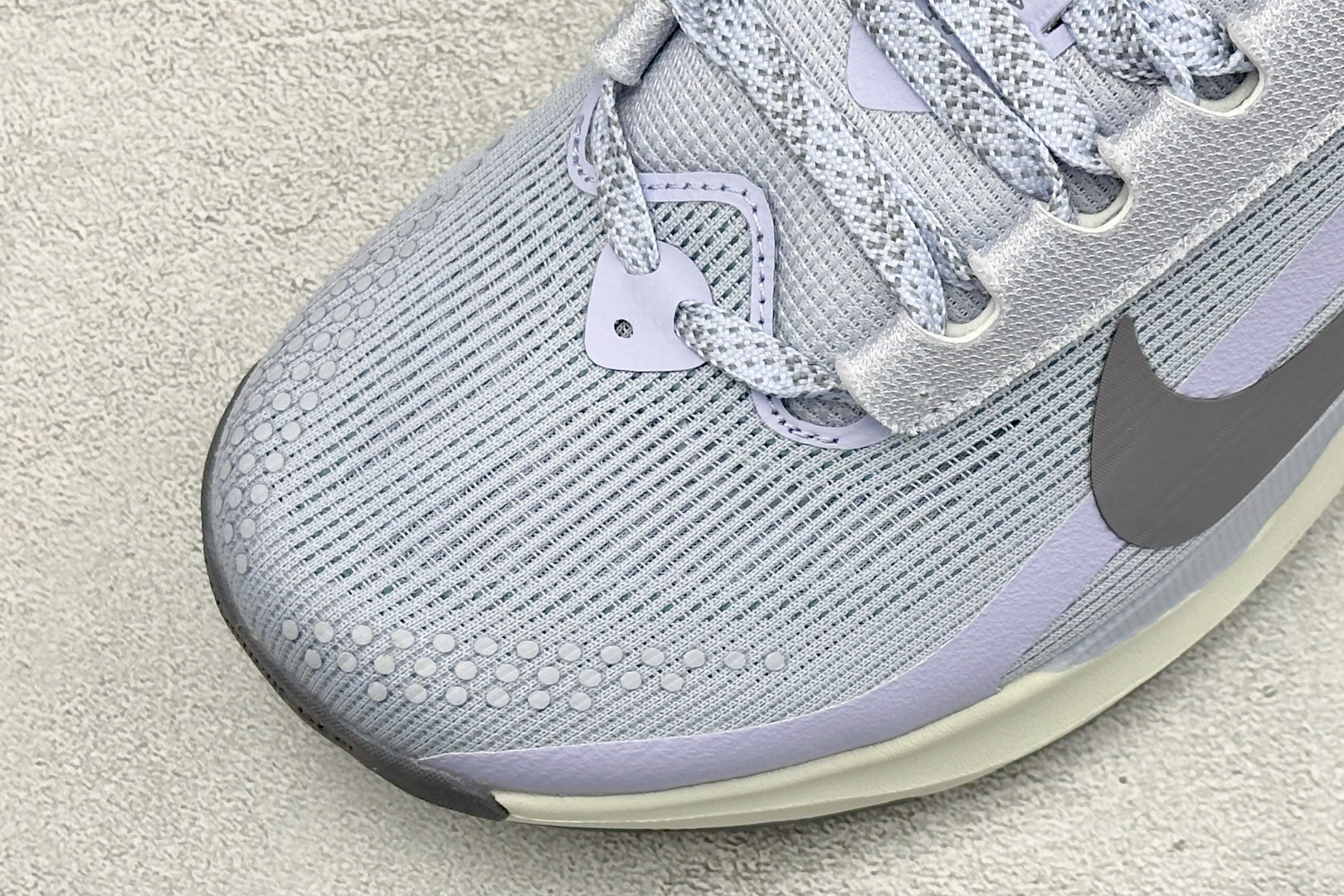 NIKE ACG PEGASUS TRAIL 网面耐磨防震跑步鞋 登月兼顾迅疾外观和稳固脚感 后跟覆面和中足动态支撑巧妙