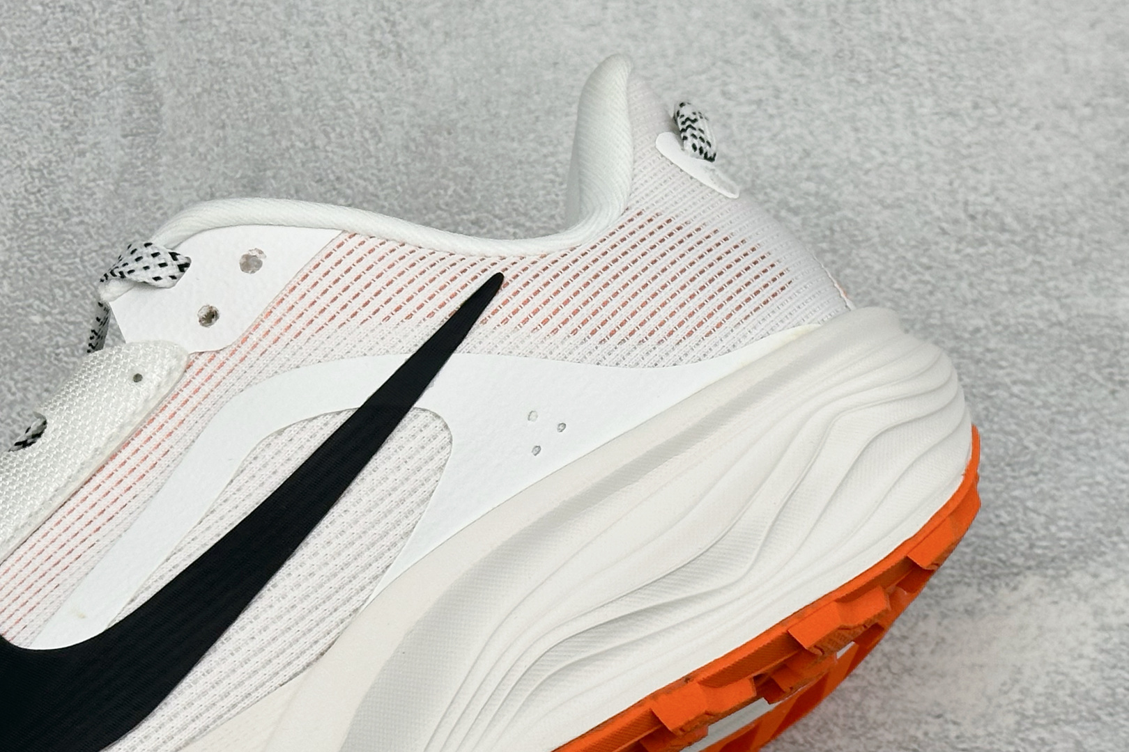 NIKE ACG PEGASUS TRAIL 网面耐磨防震跑步鞋 登月兼顾迅疾外观和稳固脚感 后跟覆面和中足动态支撑巧妙 NIKE ACG PEGASUS TRAIL 网面耐磨防震跑步鞋 登月兼顾迅疾外观和稳固脚感 后跟覆面和中足动态支撑巧妙