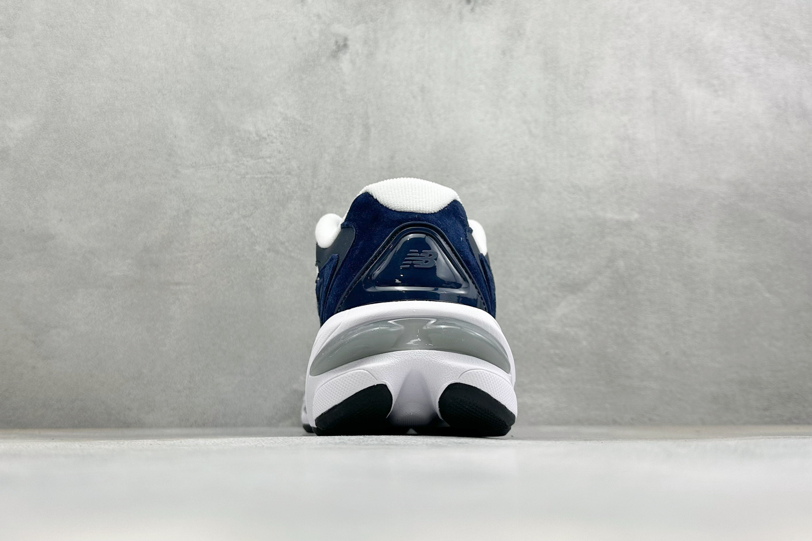 TG版New Balance 983系列 新百伦 复古休闲运动慢跑鞋 货号: U983ND Size: 36 37 37 TG版New Balance 983系列 新百伦 复古休闲运动慢跑鞋 货号: U983ND Size: 36 37 37