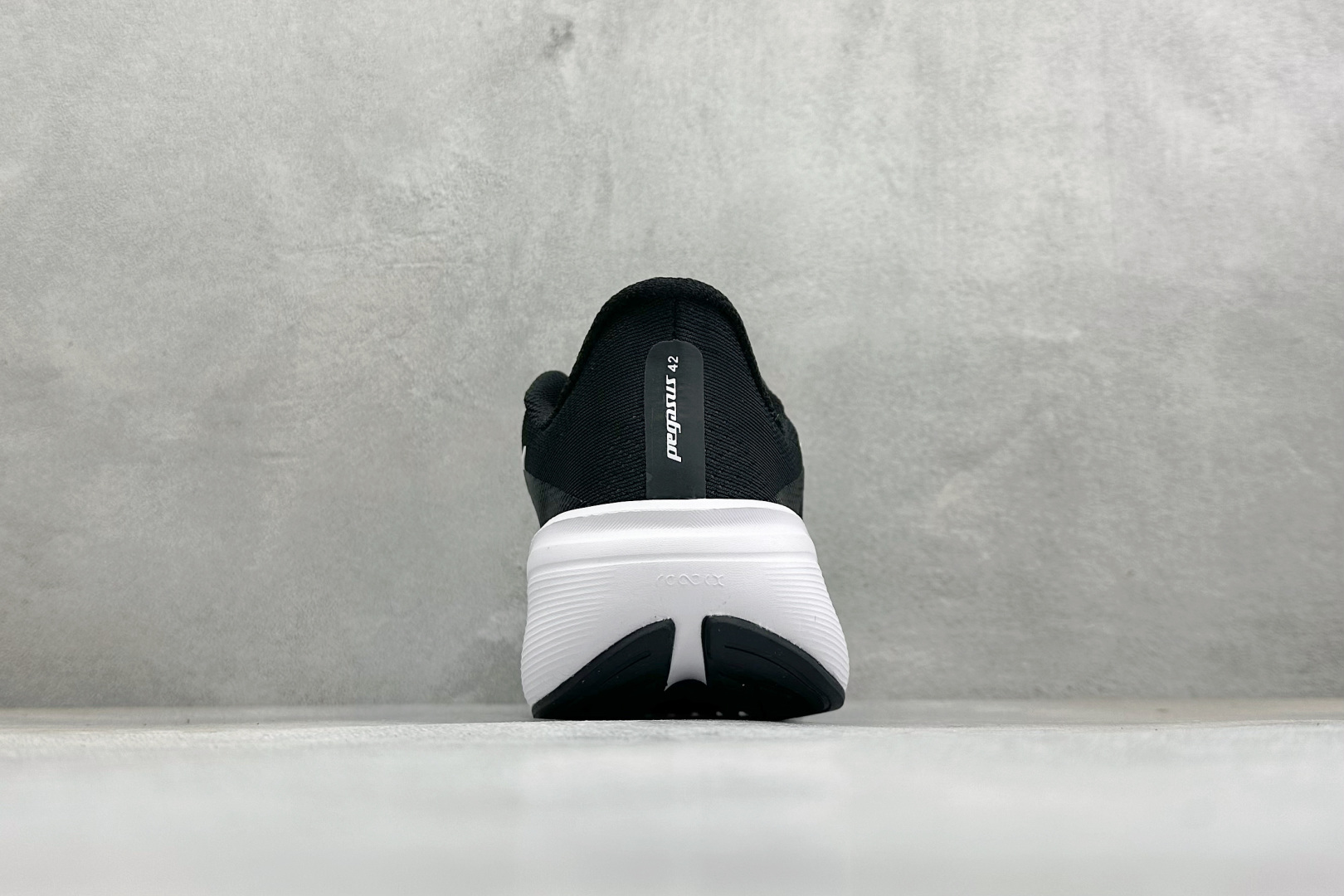 HY版Nike Air Zoom Pegasus 42 耐克网面透气轻便耐磨跑鞋 货号：IB1881-001 尺码：36