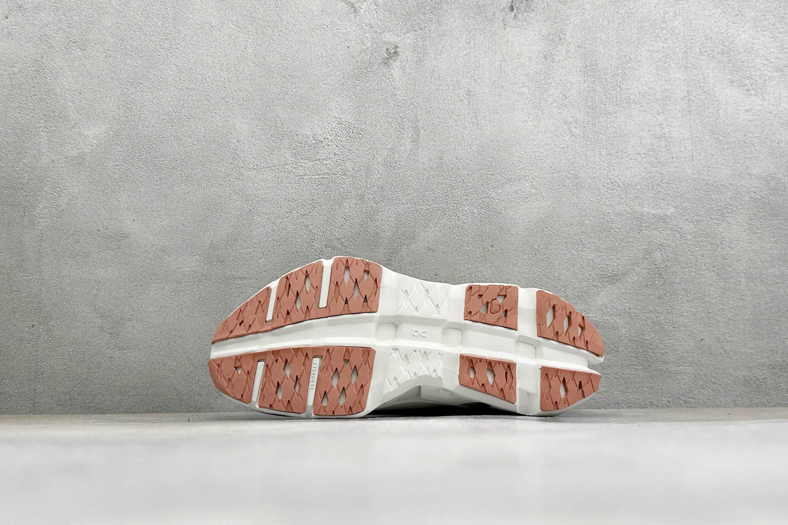 SF版On昂跑 Cloudmonster Hyper 小怪兽3 舒适防滑耐磨 轻量级休闲运动跑鞋 该款 Cloudmon SF版On昂跑 Cloudmonster Hyper 小怪兽3 舒适防滑耐磨 轻量级休闲运动跑鞋 该款 Cloudmon