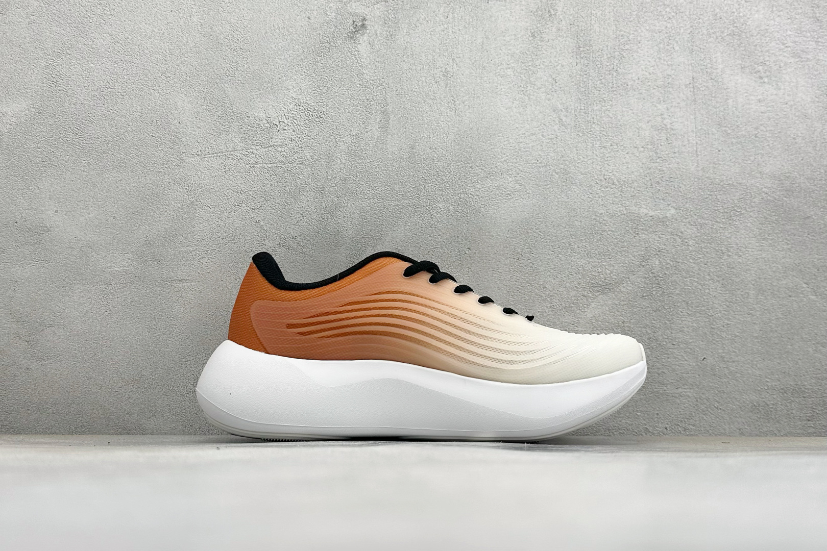 TF版ADIDAS 阿迪舒适百搭防滑耐磨 低帮休闲跑步鞋 中底配置方面搭载全掌Lightstrike Pro 鞋面采用透 TF版ADIDAS 阿迪舒适百搭防滑耐磨 低帮休闲跑步鞋 中底配置方面搭载全掌Lightstrike Pro 鞋面采用透