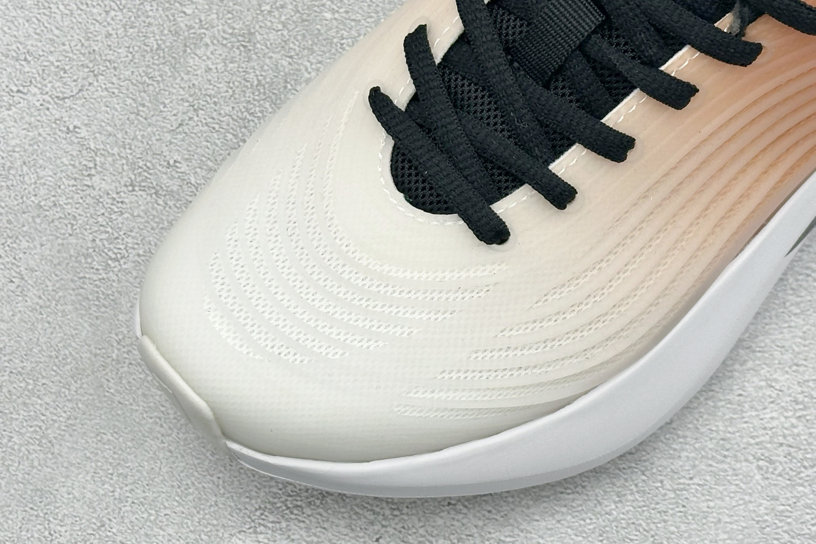 TF版ADIDAS 阿迪舒适百搭防滑耐磨 低帮休闲跑步鞋 中底配置方面搭载全掌Lightstrike Pro 鞋面采用透 TF版ADIDAS 阿迪舒适百搭防滑耐磨 低帮休闲跑步鞋 中底配置方面搭载全掌Lightstrike Pro 鞋面采用透