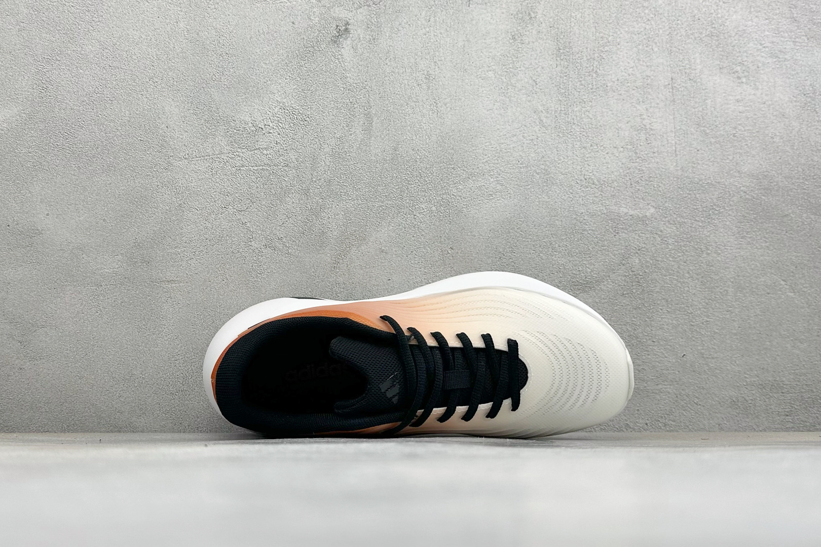 TF版ADIDAS 阿迪舒适百搭防滑耐磨 低帮休闲跑步鞋 中底配置方面搭载全掌Lightstrike Pro 鞋面采用透 TF版ADIDAS 阿迪舒适百搭防滑耐磨 低帮休闲跑步鞋 中底配置方面搭载全掌Lightstrike Pro 鞋面采用透