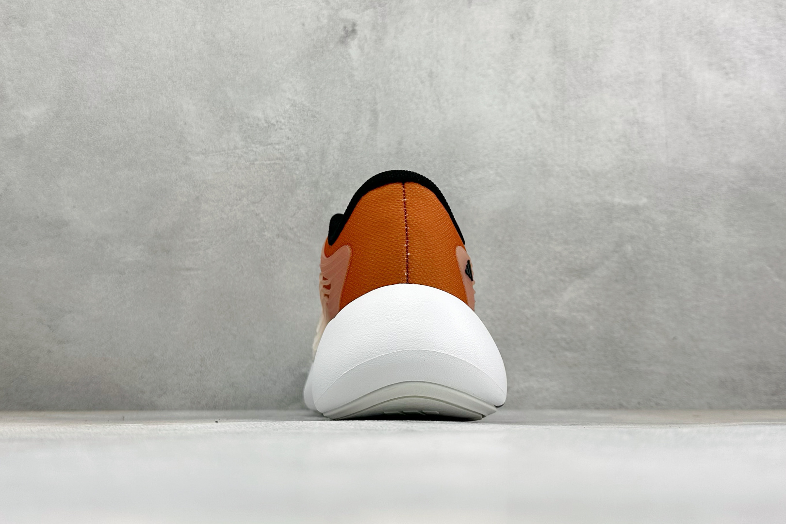 TF版ADIDAS 阿迪舒适百搭防滑耐磨 低帮休闲跑步鞋 中底配置方面搭载全掌Lightstrike Pro 鞋面采用透 TF版ADIDAS 阿迪舒适百搭防滑耐磨 低帮休闲跑步鞋 中底配置方面搭载全掌Lightstrike Pro 鞋面采用透