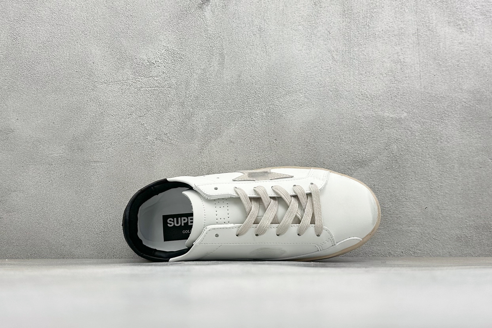 GGDB系列 GoIden Goose/GGDB 小脏鞋 又是一个崭新的产品线 小红书爆款 纯手工制作四角金属LoGo GGDB系列 GoIden Goose/GGDB 小脏鞋 又是一个崭新的产品线 小红书爆款 纯手工制作四角金属LoGo