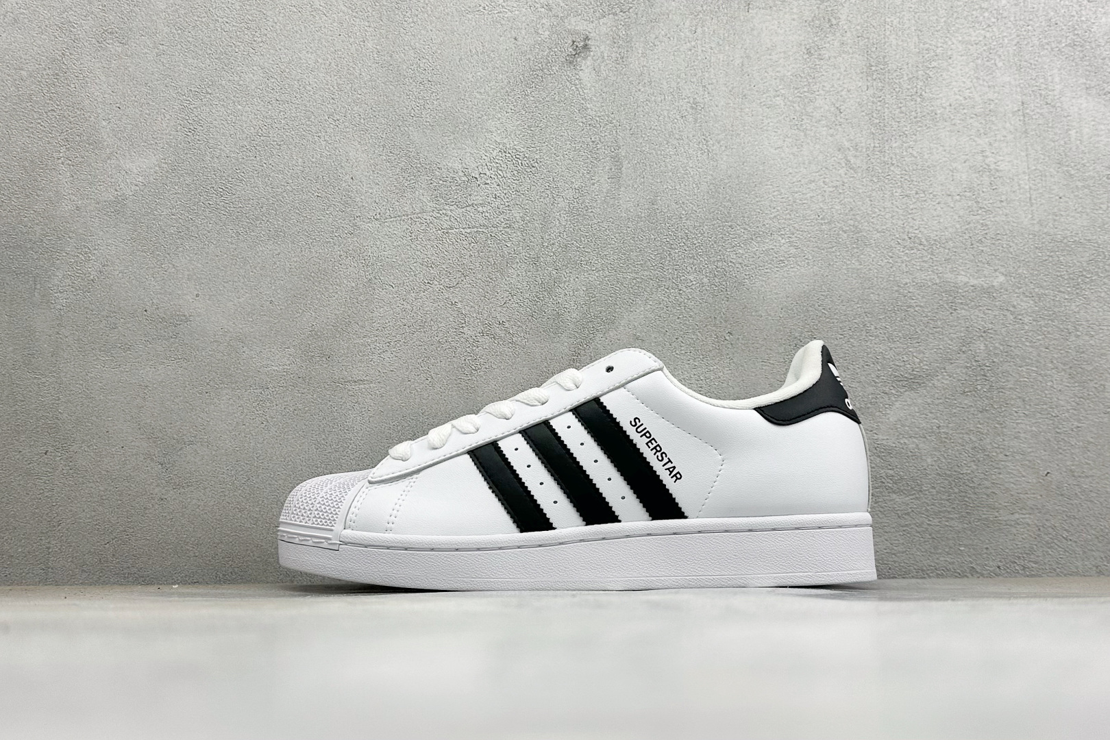 Adidas Originals SUPERSTAR W 贝壳头系列 三叶草低帮经典百搭休闲运动板鞋 货号：IH8659