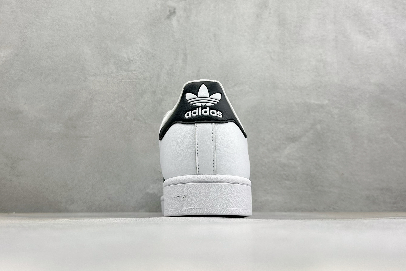 Adidas Originals SUPERSTAR W 贝壳头系列 三叶草低帮经典百搭休闲运动板鞋 货号：IH8659